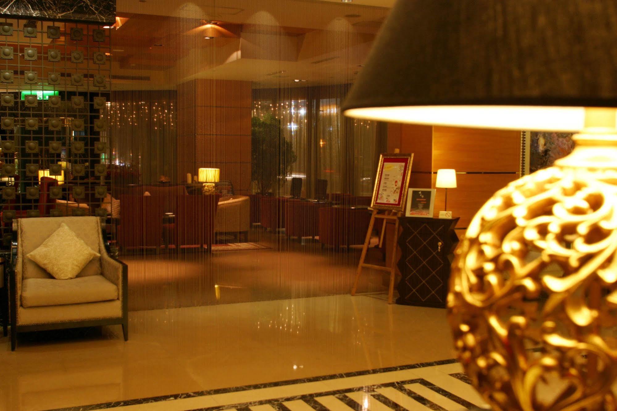 فندق تايبيهفي  فندق جراند فوروارد المظهر الخارجي الصورة